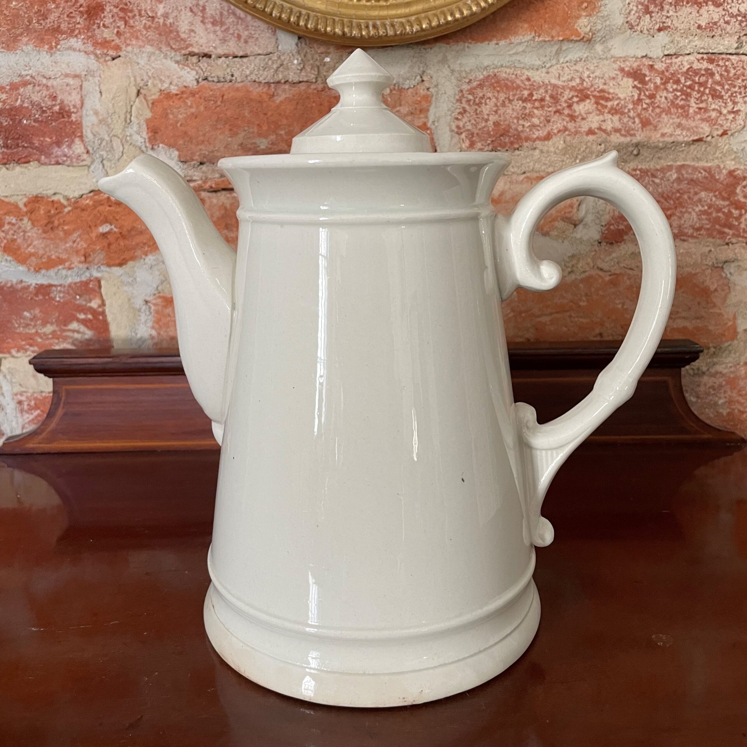 White Porcelain Coffee Pots — RESIDE